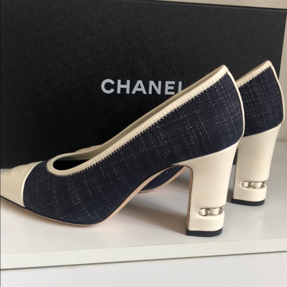 AUTHENTIC NIB CHANEL 19C Pumps - Picture 3 of 6